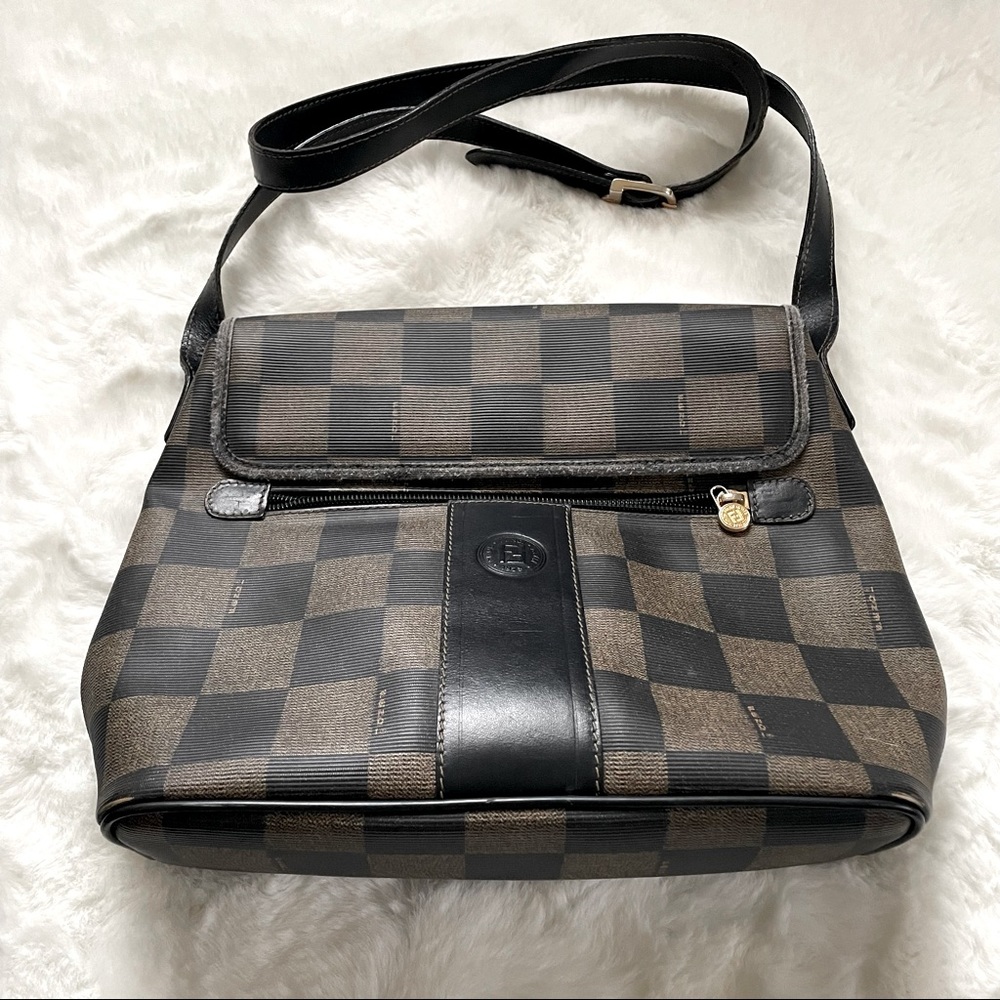 Vintage Fendi crossbody bag